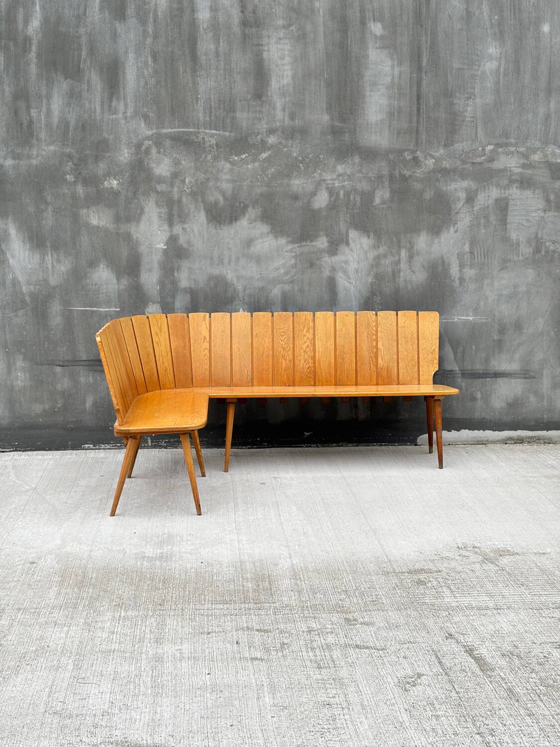 Brutalist corner bench in oak – European design, 1960s/70s
