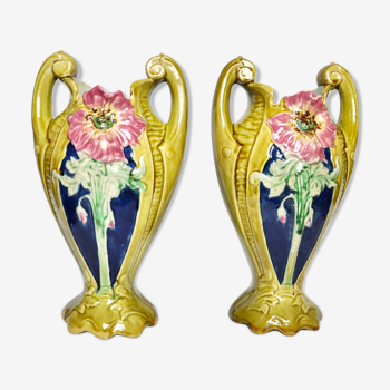 Paire de vases fleuris en barbotine