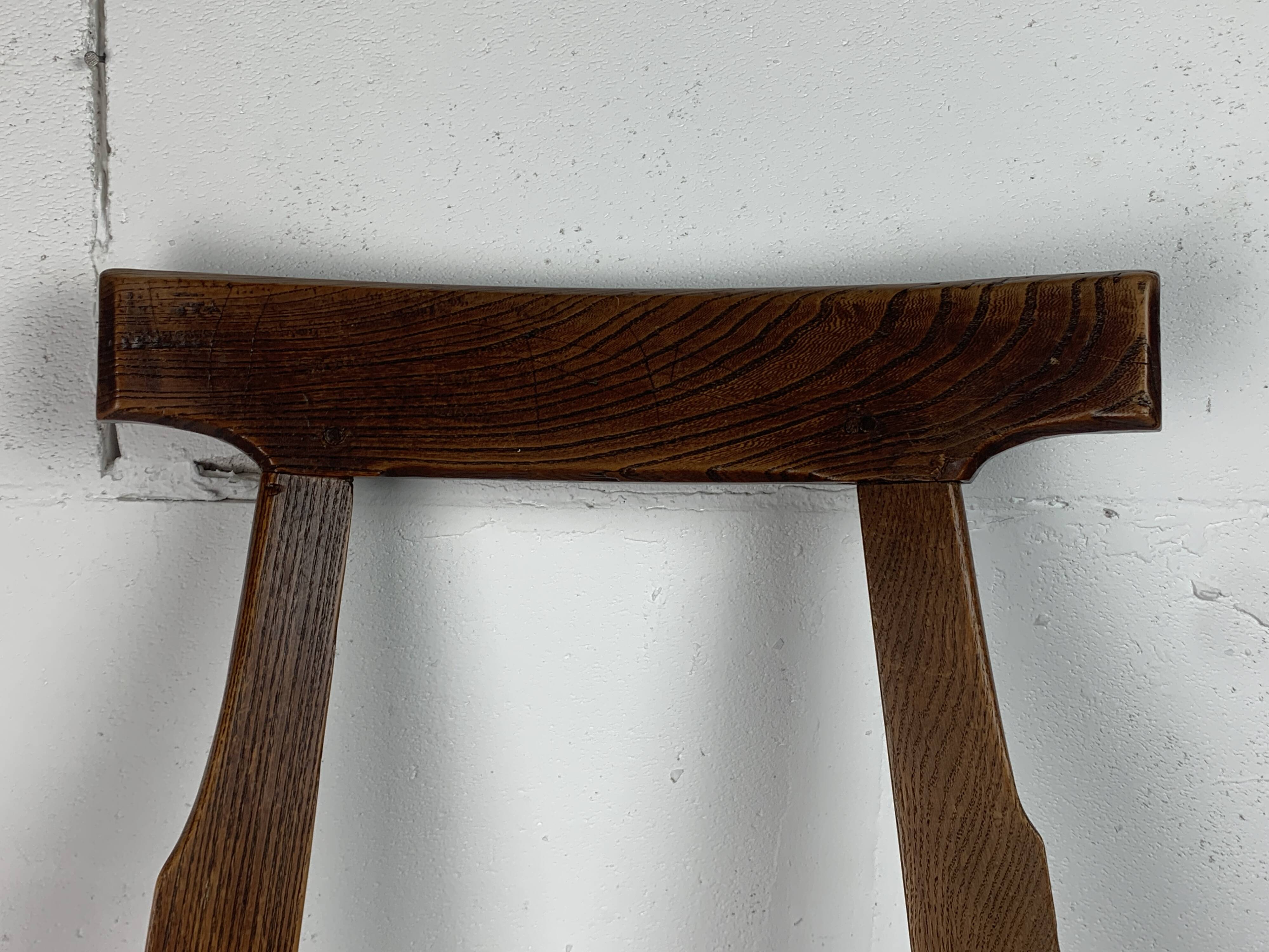 Chaise d'appoint brutaliste artisanale antique fabriquée à la main, style ferme néerlandais