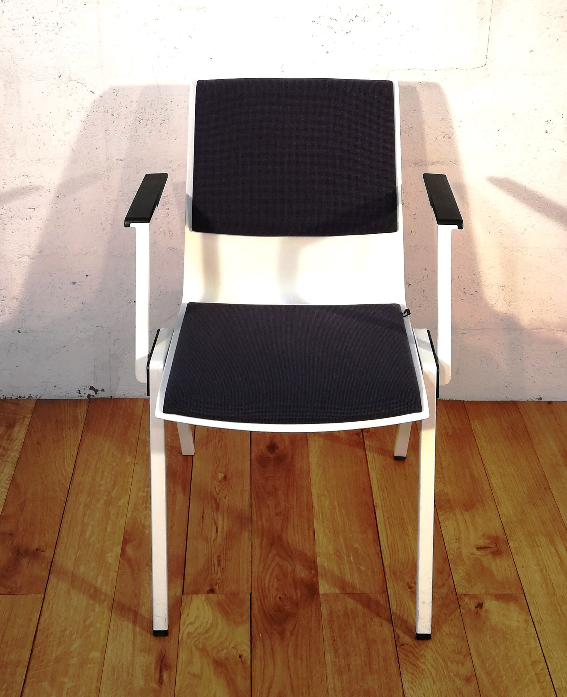 Publica visitor chair