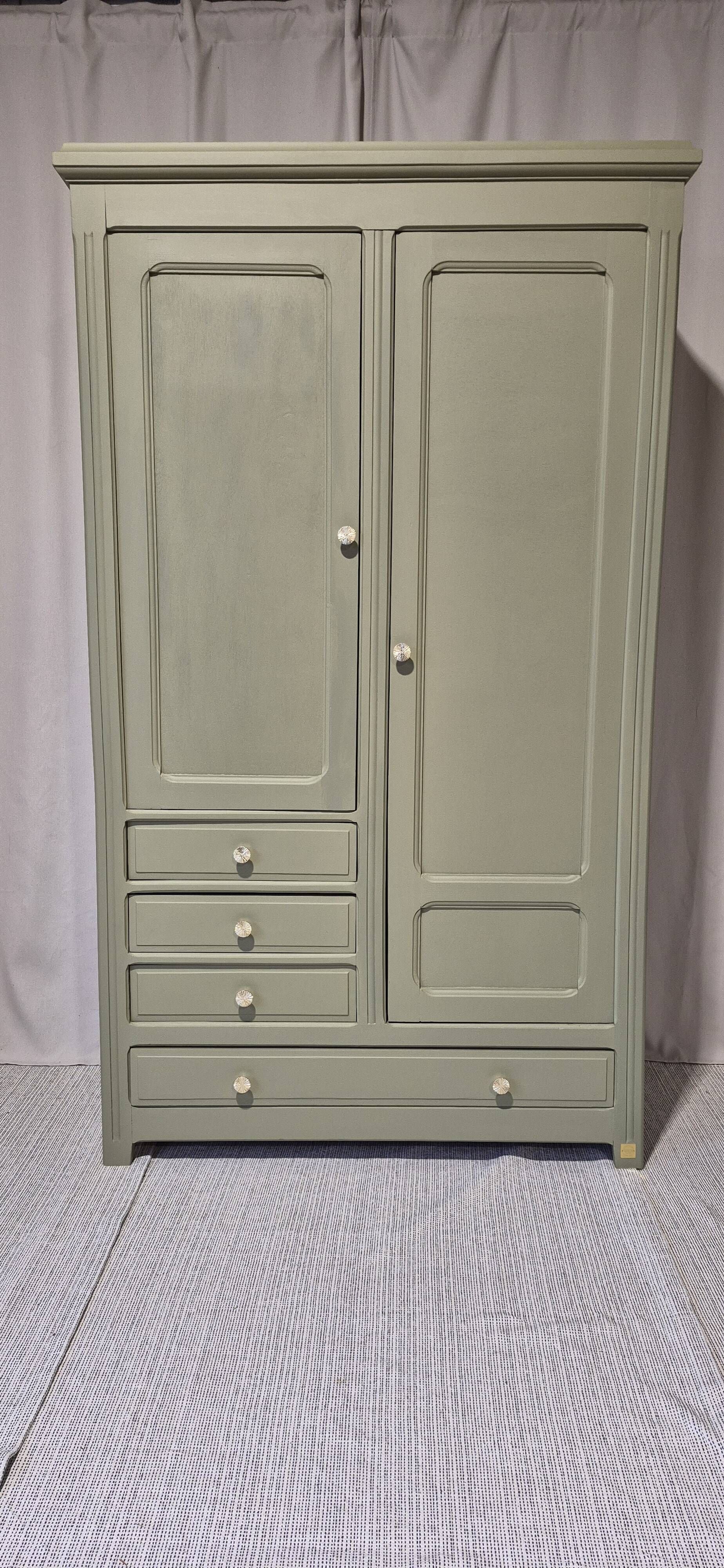 Armoire Parisienne d'hôtel