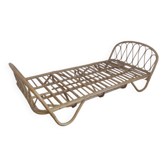 Rattan basket bed