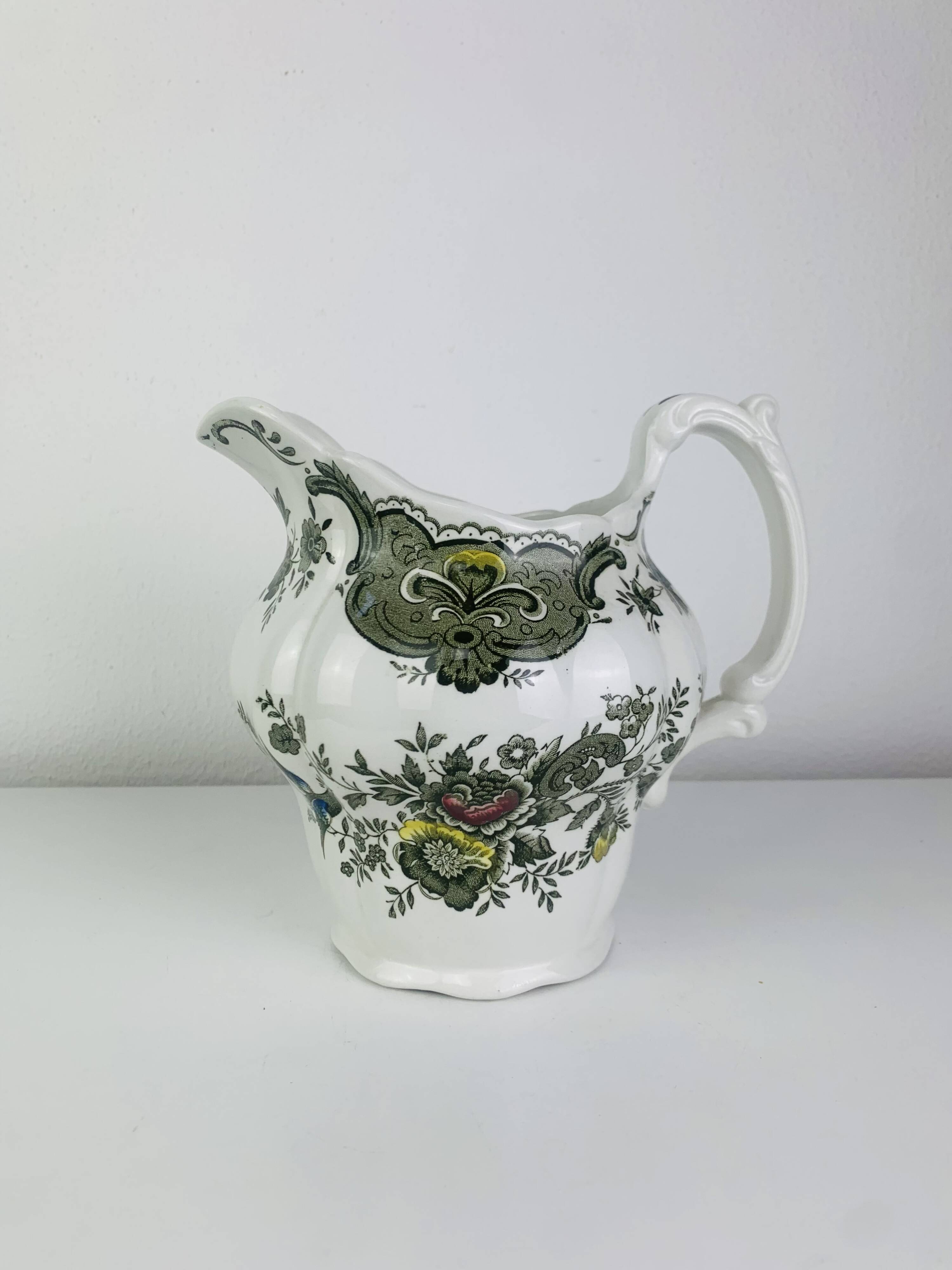 Windsor model jug or carafe by Ridgway Staffordshire English earthenware.