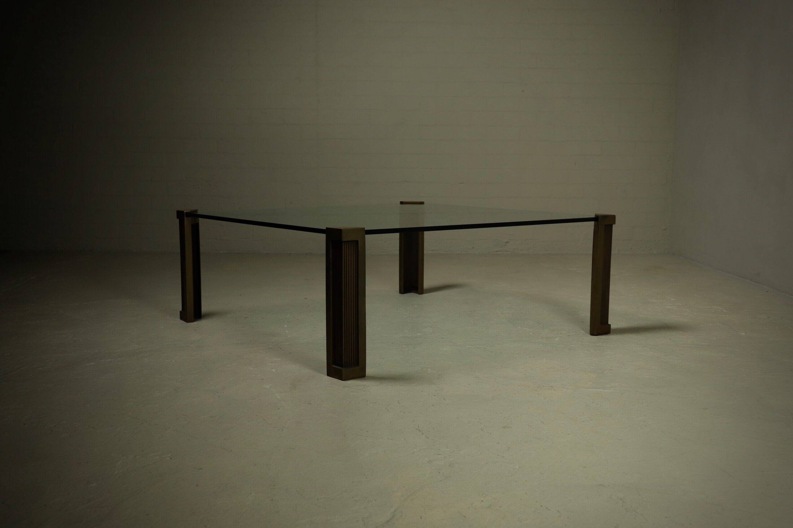 Grande table basse monumentale modèle T14 par Peter Ghyczy années 1970