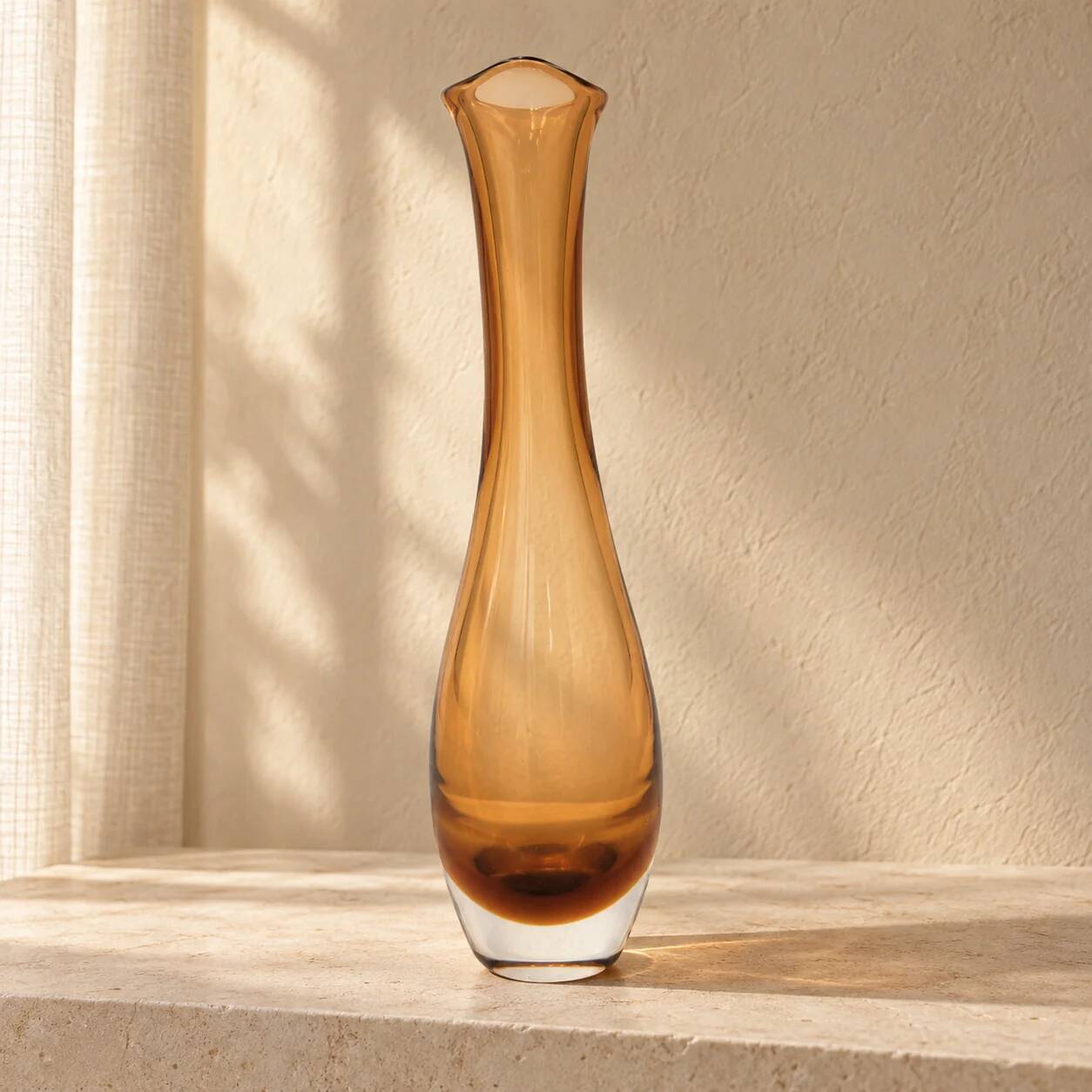 Vase en verre ambré