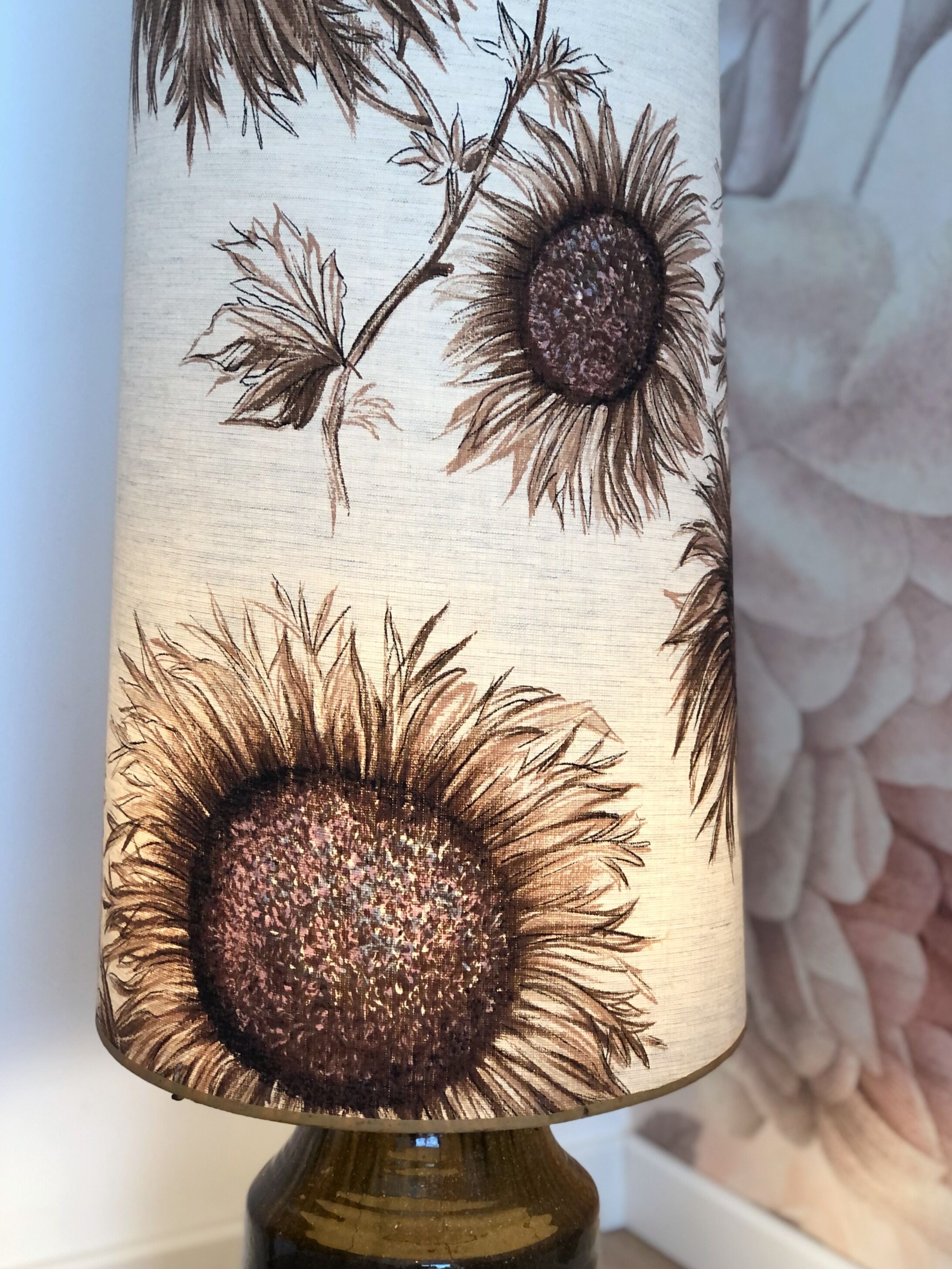 Table lamp style of the 60s