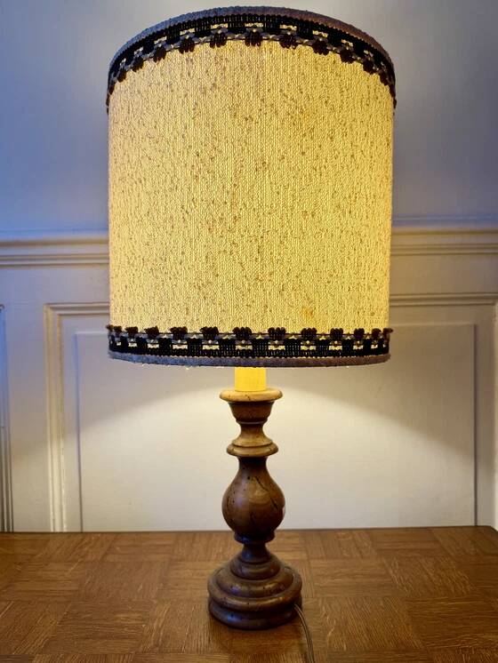 Large lamp with a turned wooden base