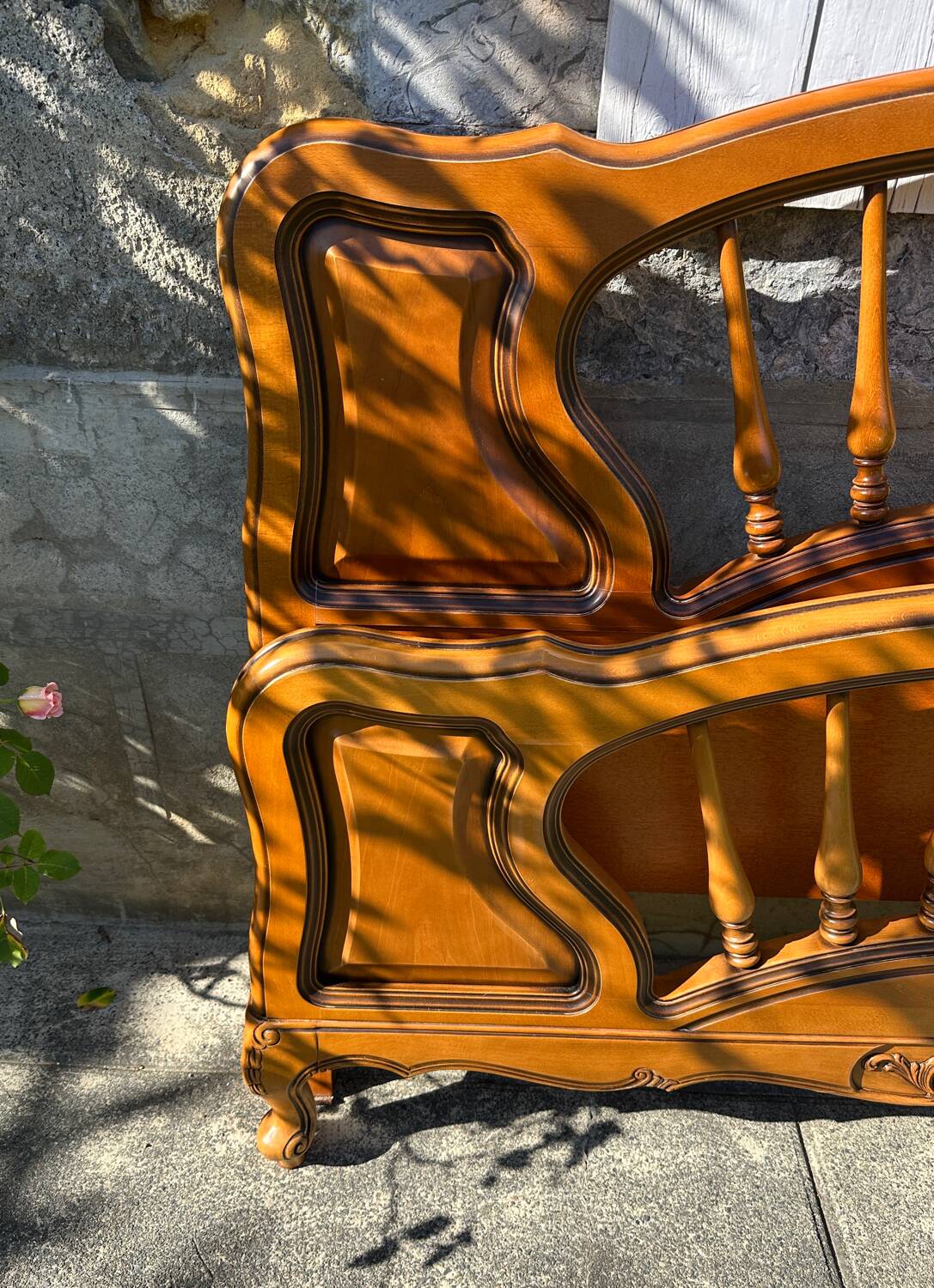 Ancien lit en 140cm en merisier style Louis XV, tête et pied de lit