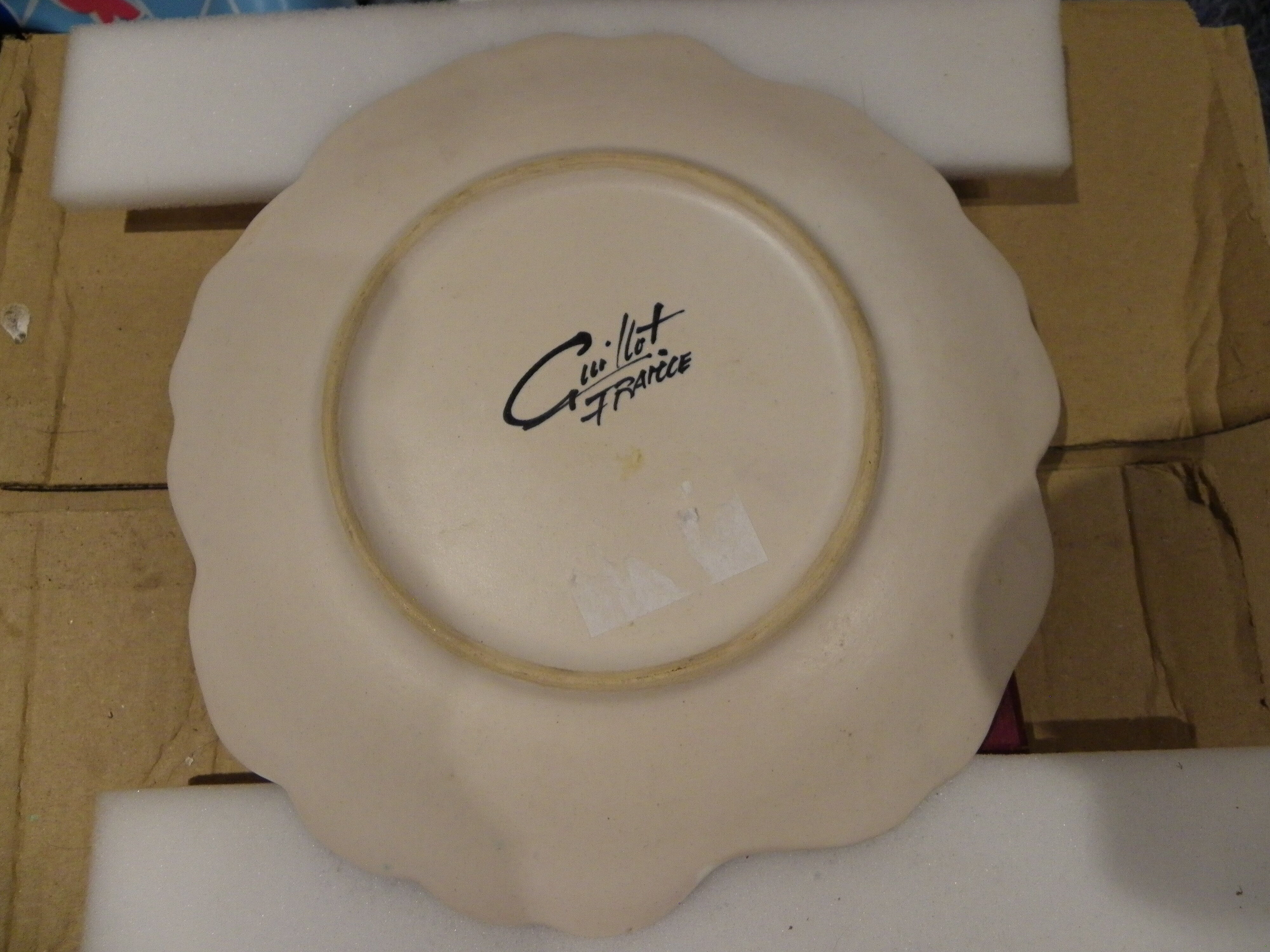 Assiette plate ou vide poche en céramique: en fleur une Pensée coloré signée Guillot France TBE