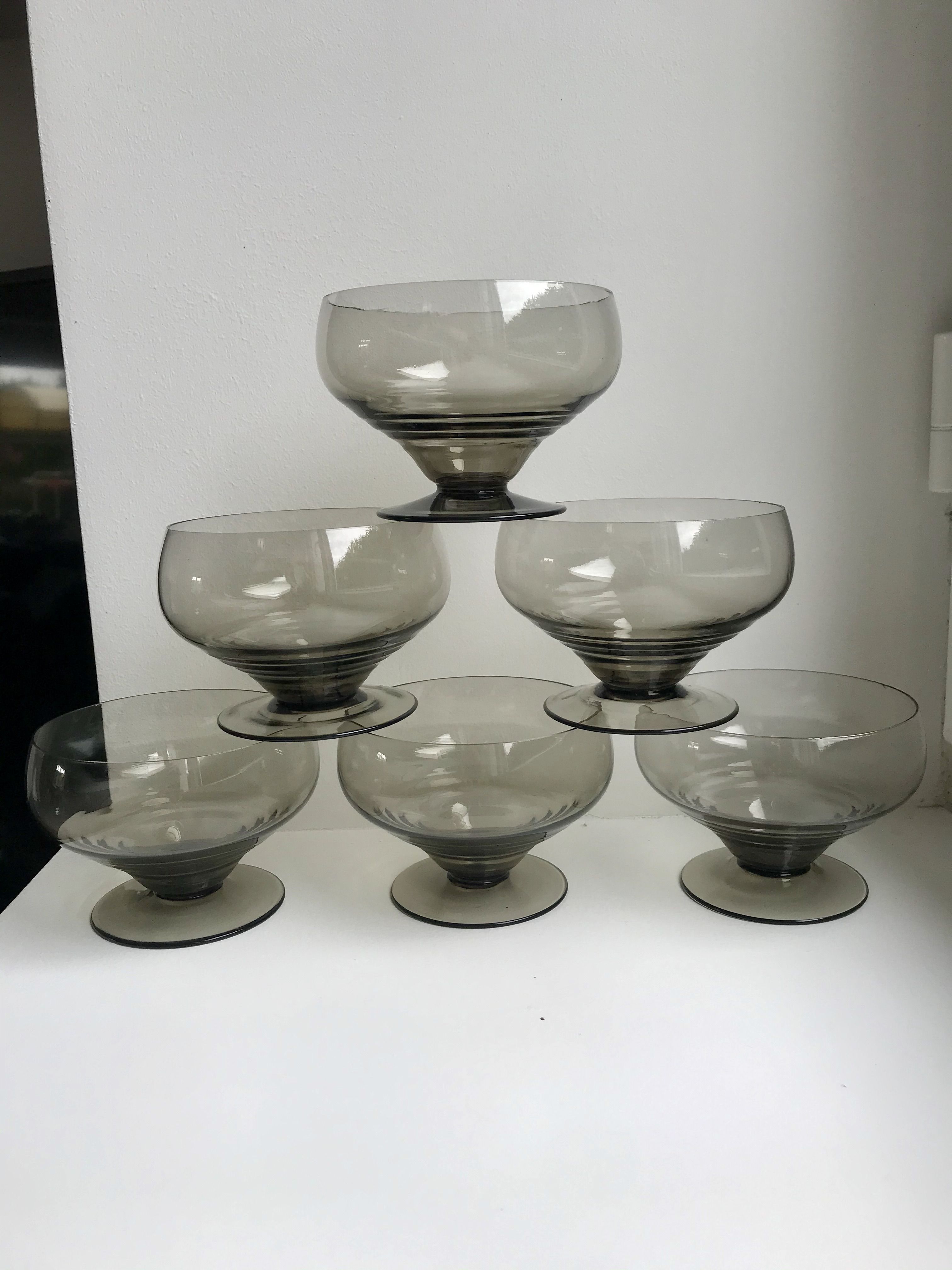 Set of 6 art deco design champagne glasses in smoked glass 30s-40s