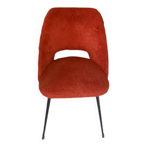 chaise moumoute rouge