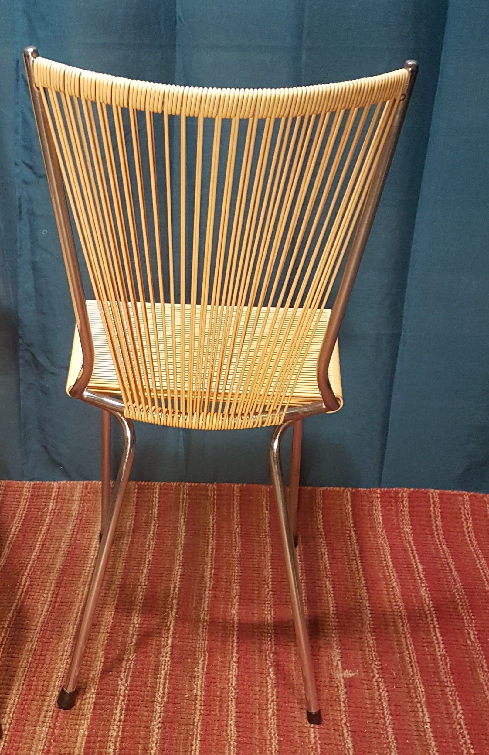 Paire de chaises en chrome et scoubidou jaune