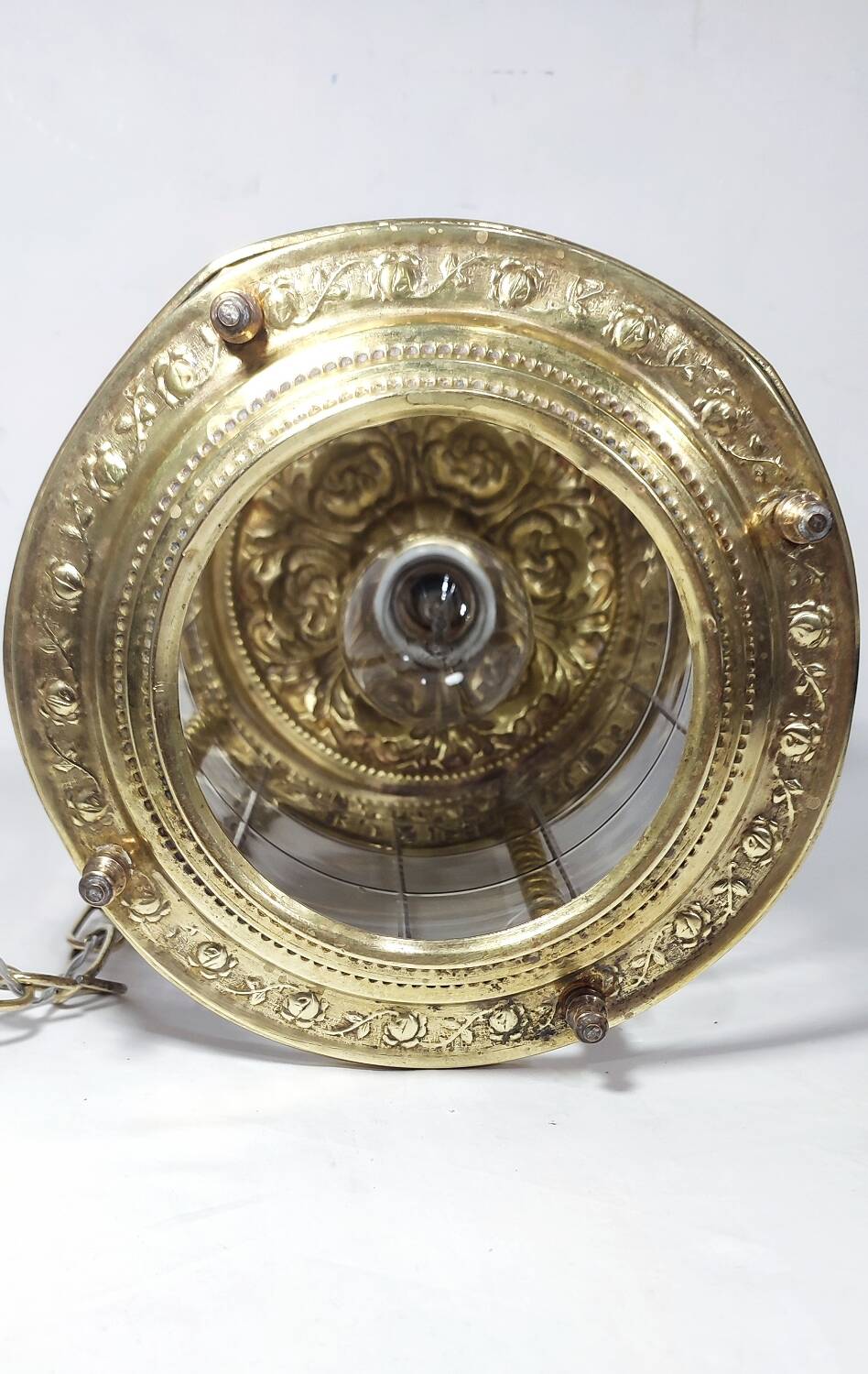 Lámpara de techo de latón y cristal. España, 1940s.