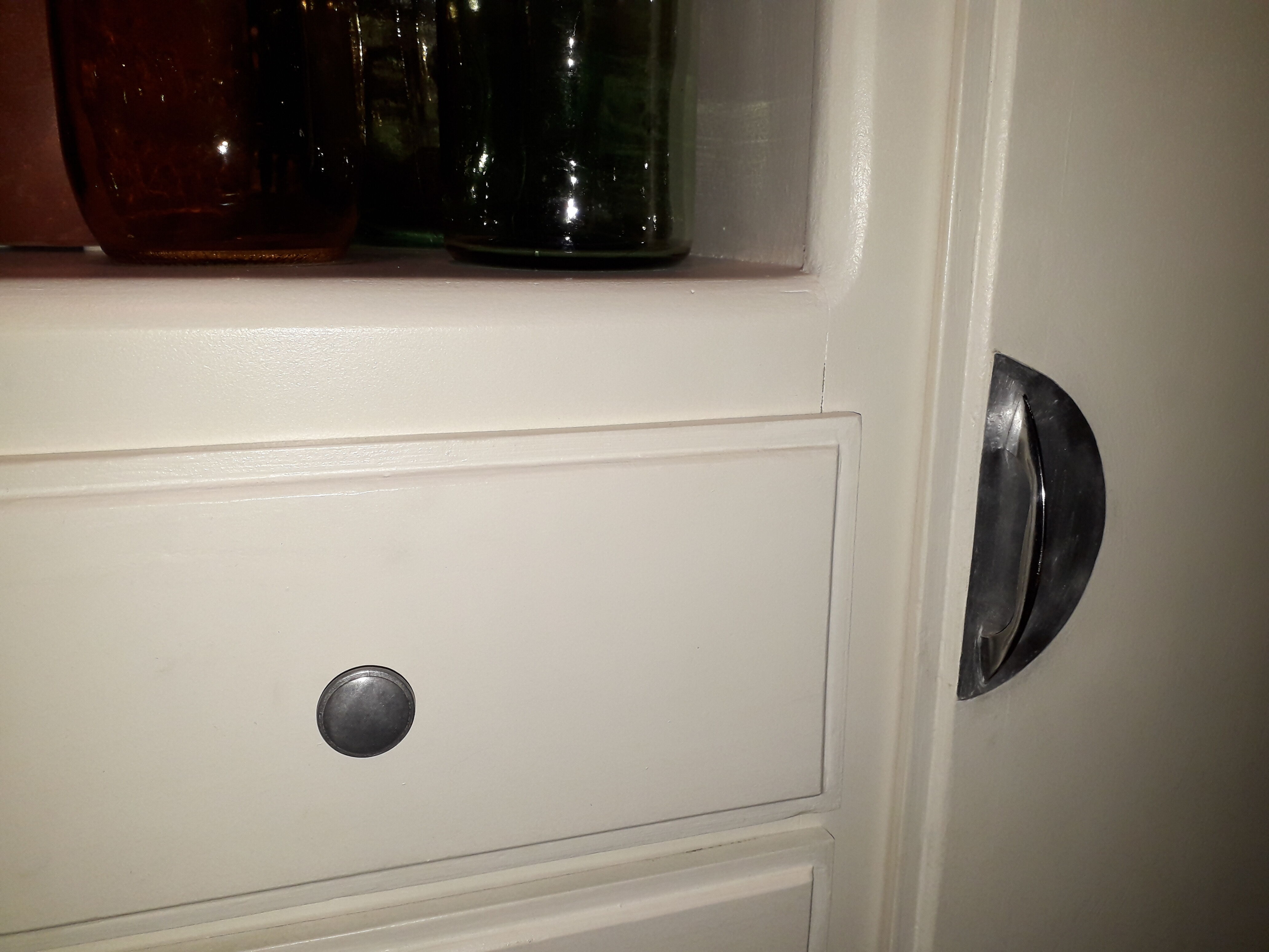 Asymmetrical cabinet