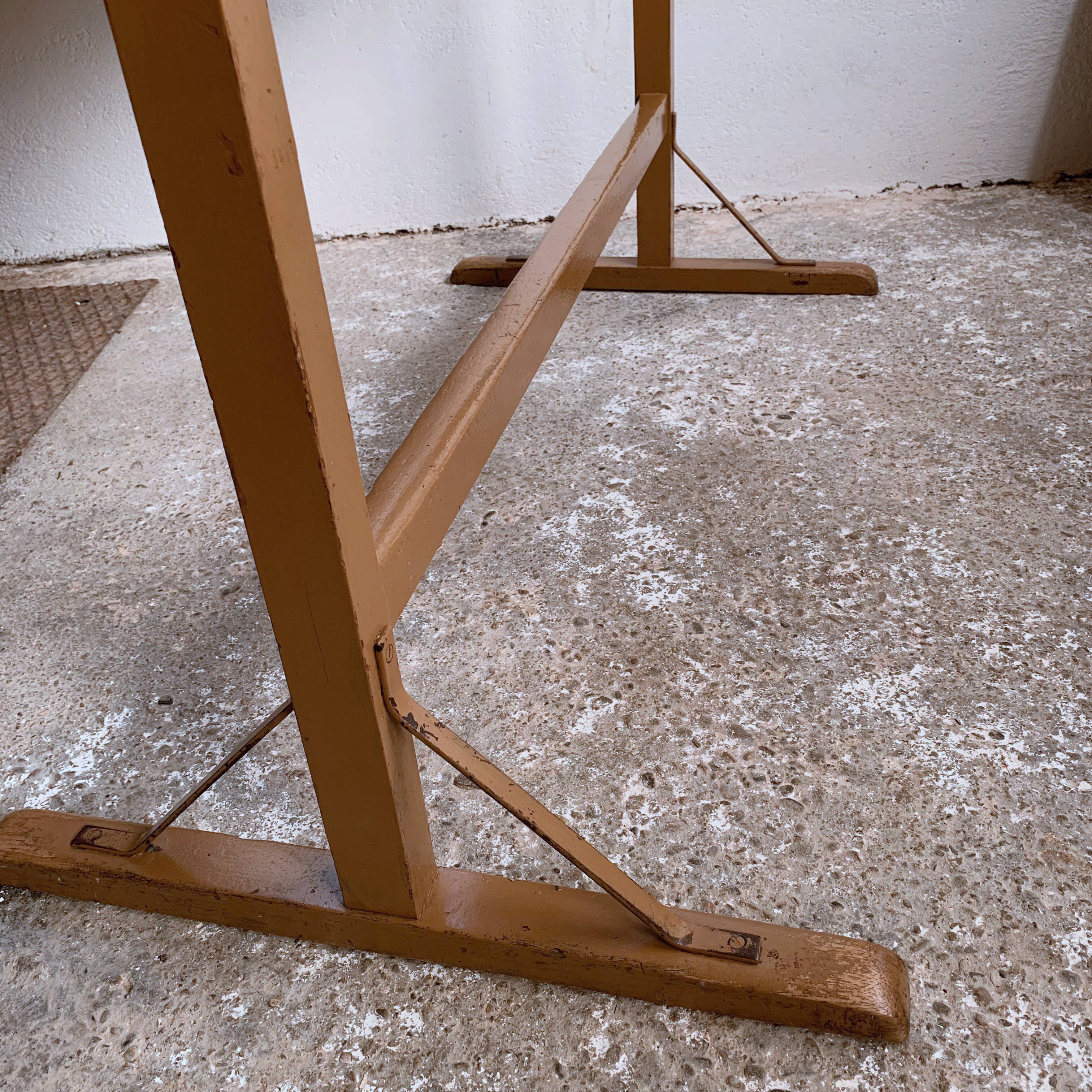 Former school board swivelling on foot