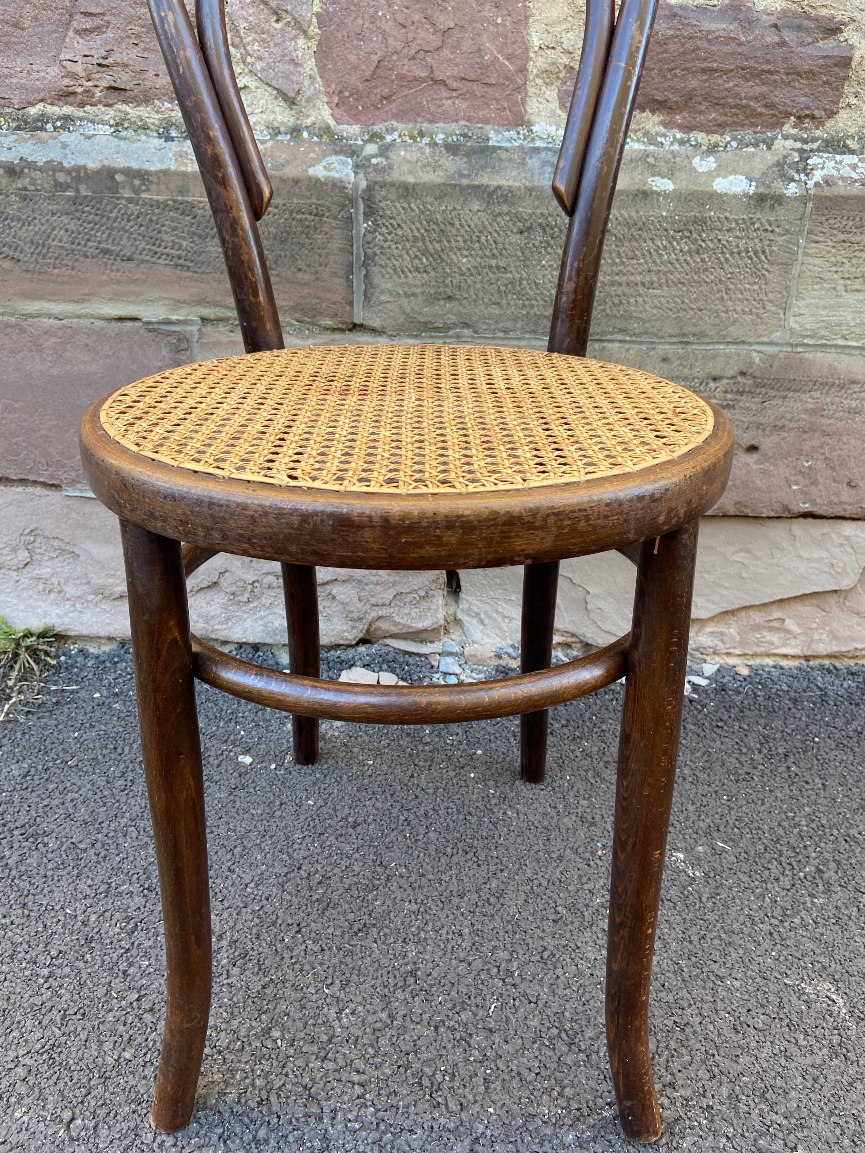 4 curved wood chairs Fischel Nr 14
