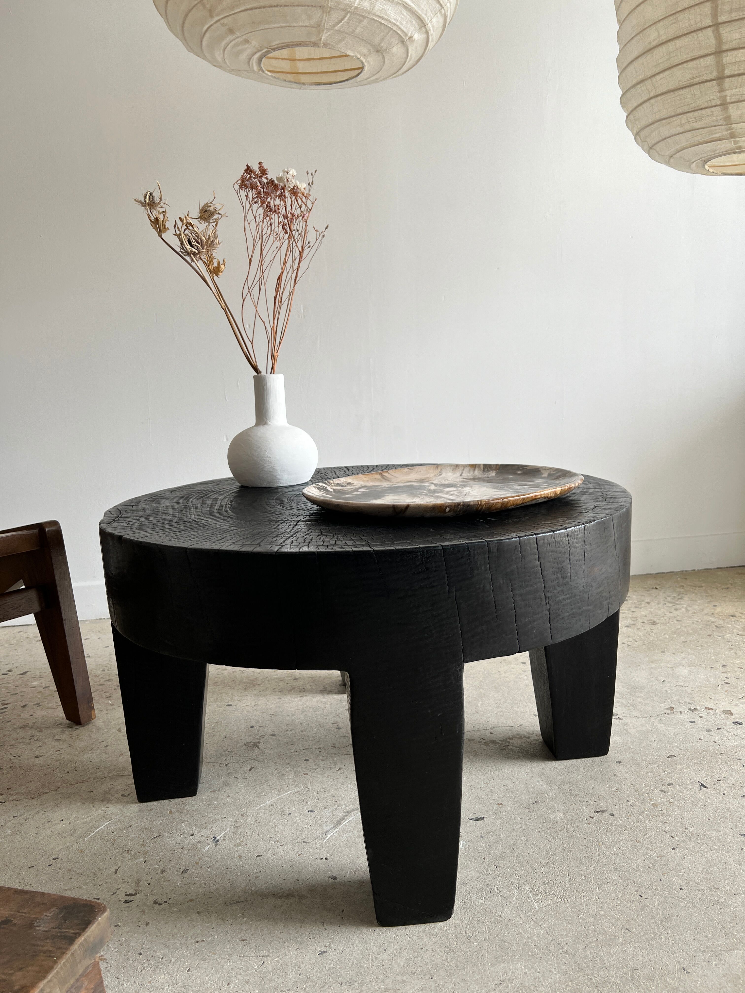 Coffee table en bois massif monoxyle noir