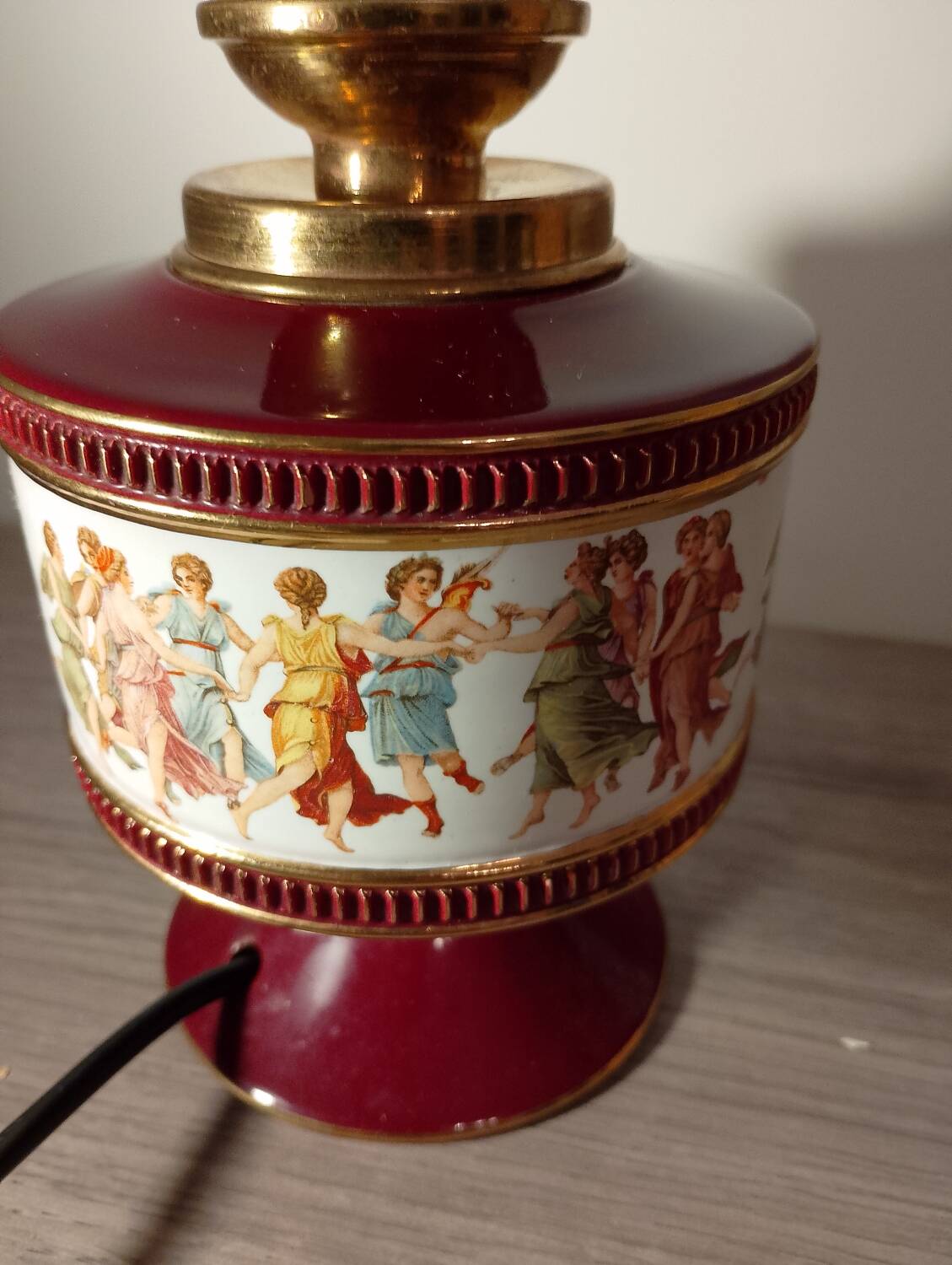 Florentine lamp in burgundy and gold porcelain signed Num 19