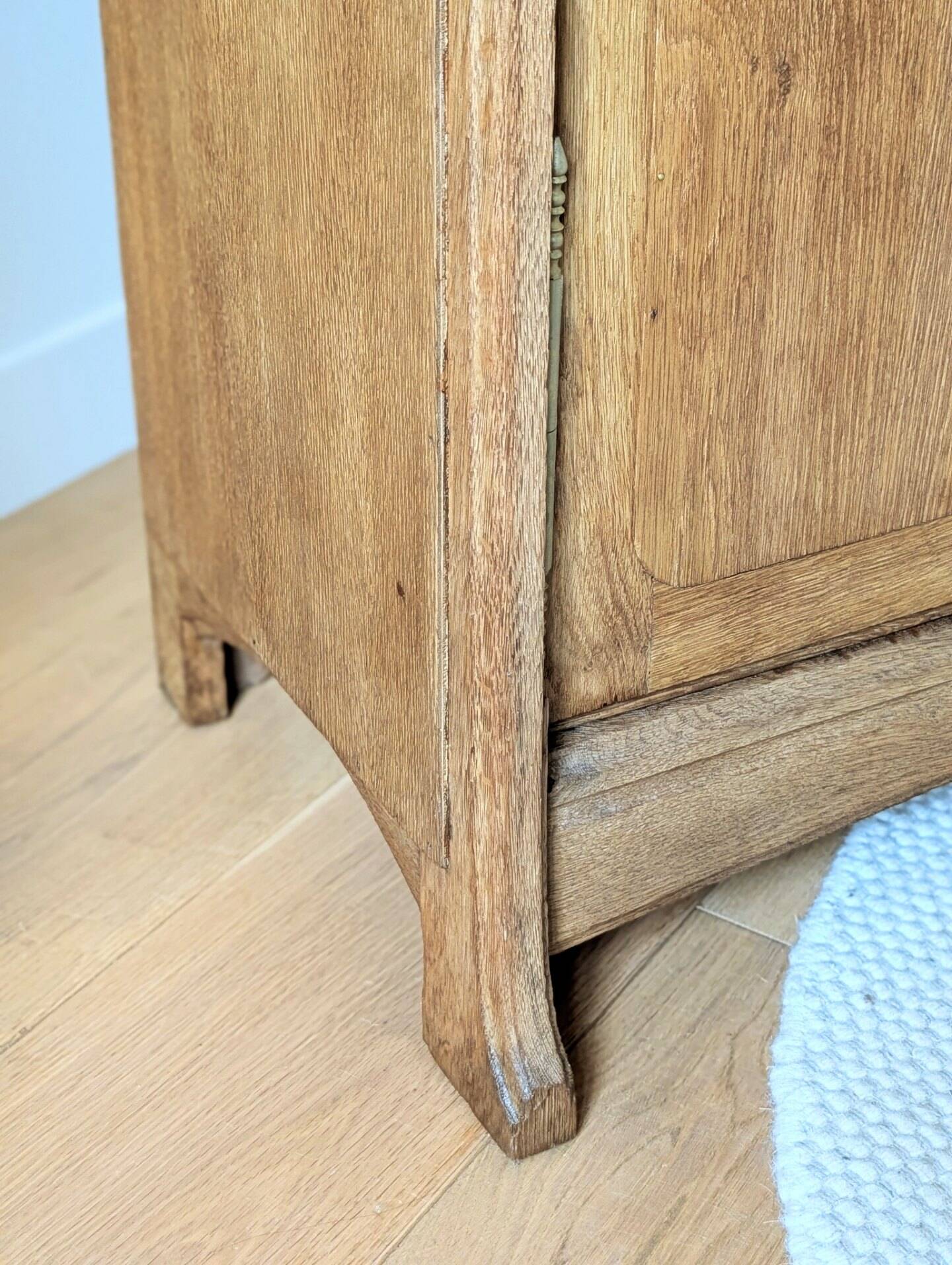 Renovated antique Parisian buffet in oak in Art Nouveau style.