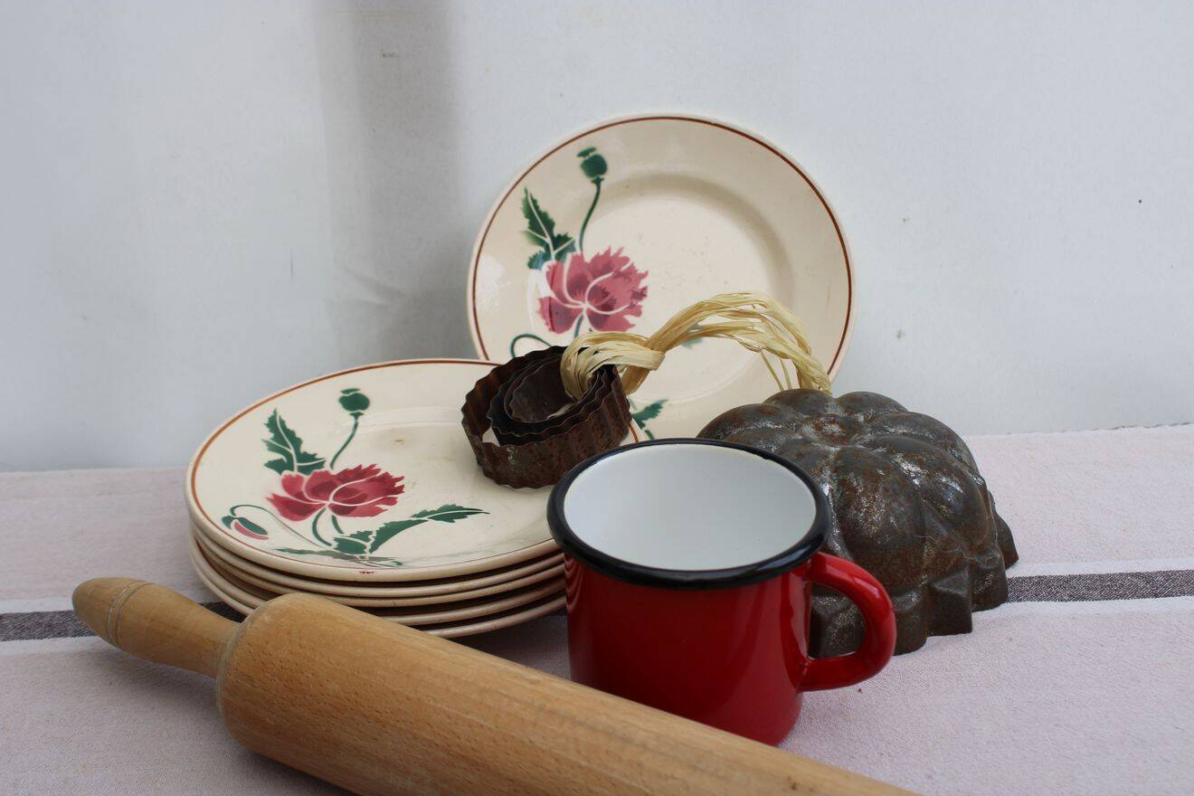 Set of 6 ceramic dessert plates