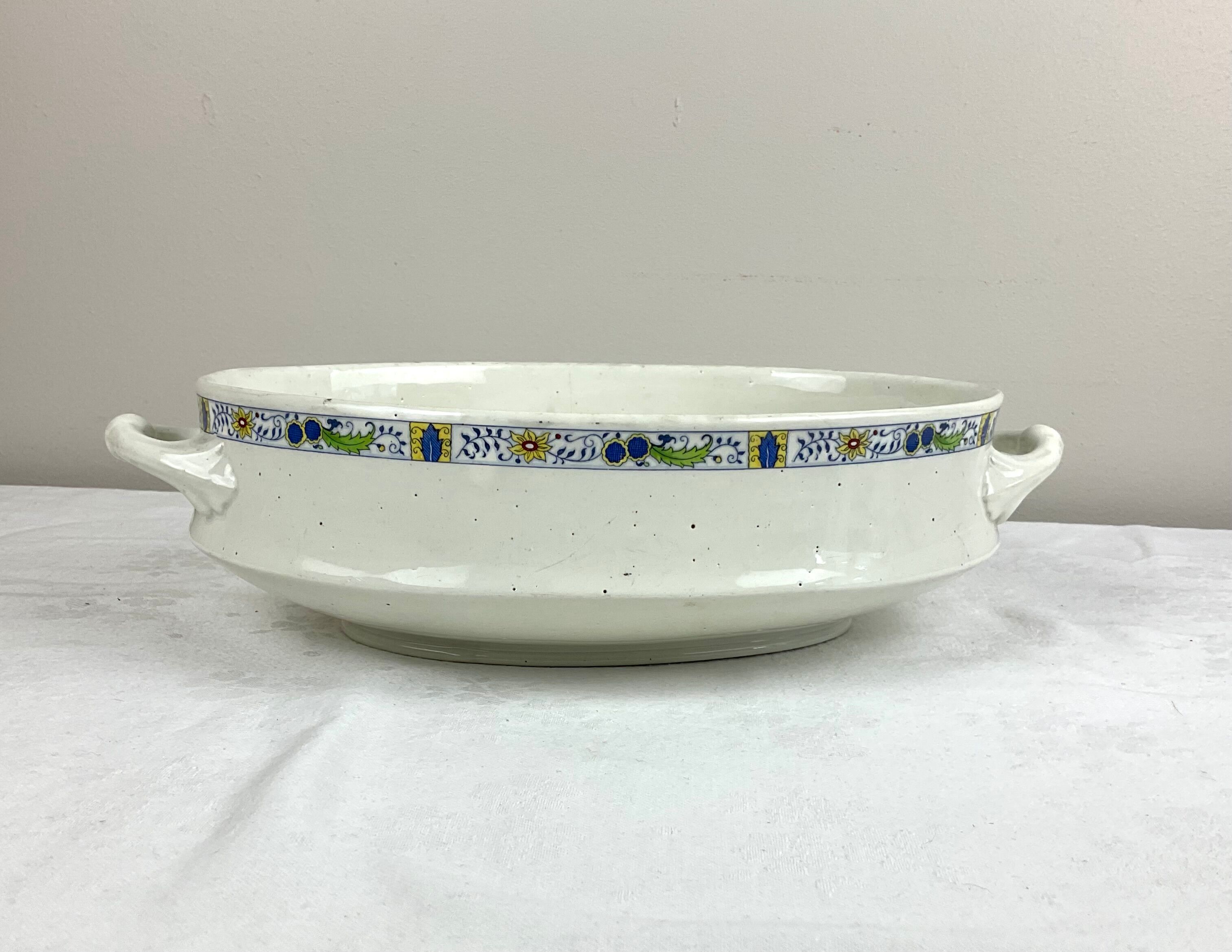 Very old vegetable service