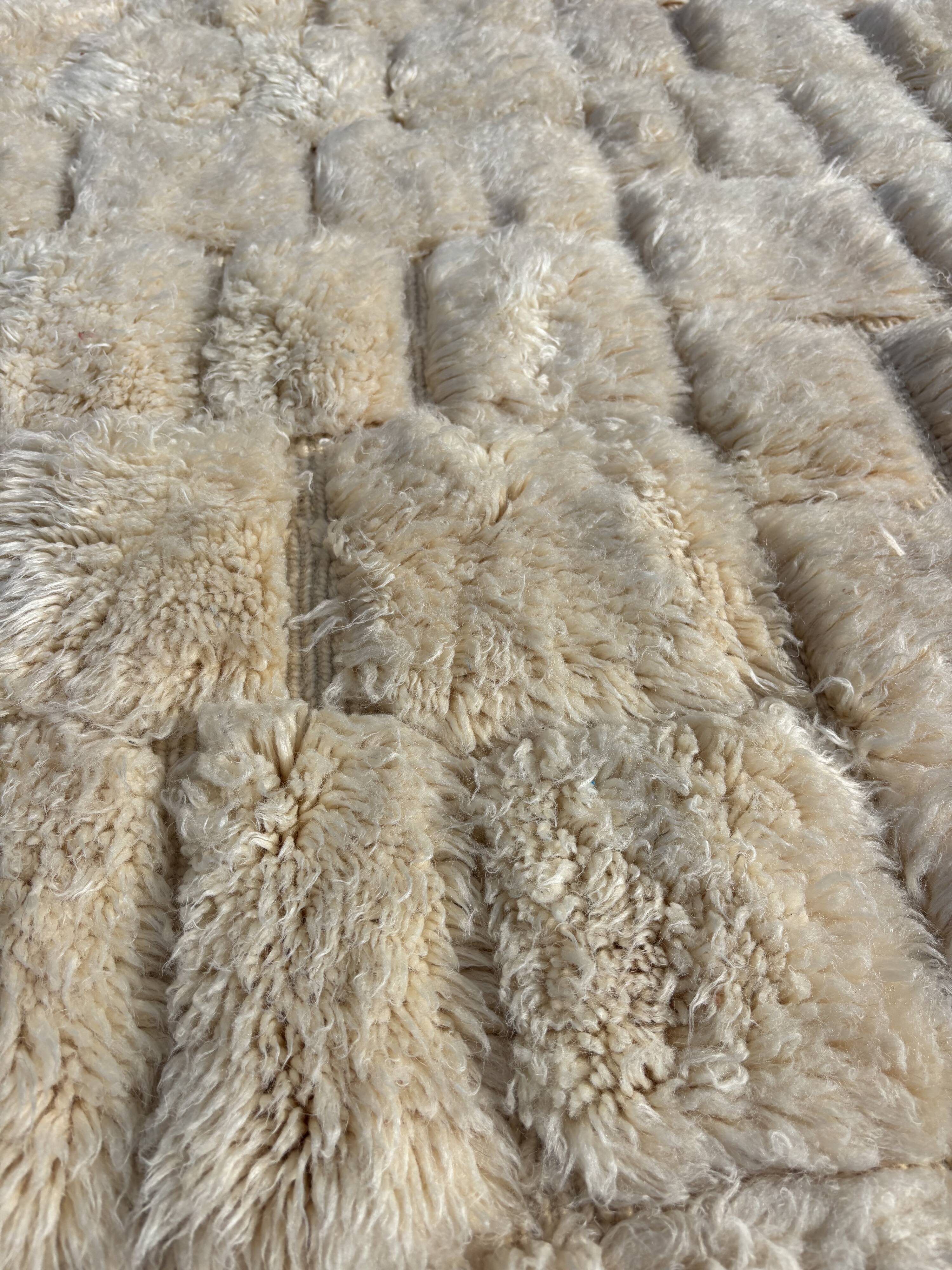 Berber Beni ouarain M'rirt rug in white natural wool