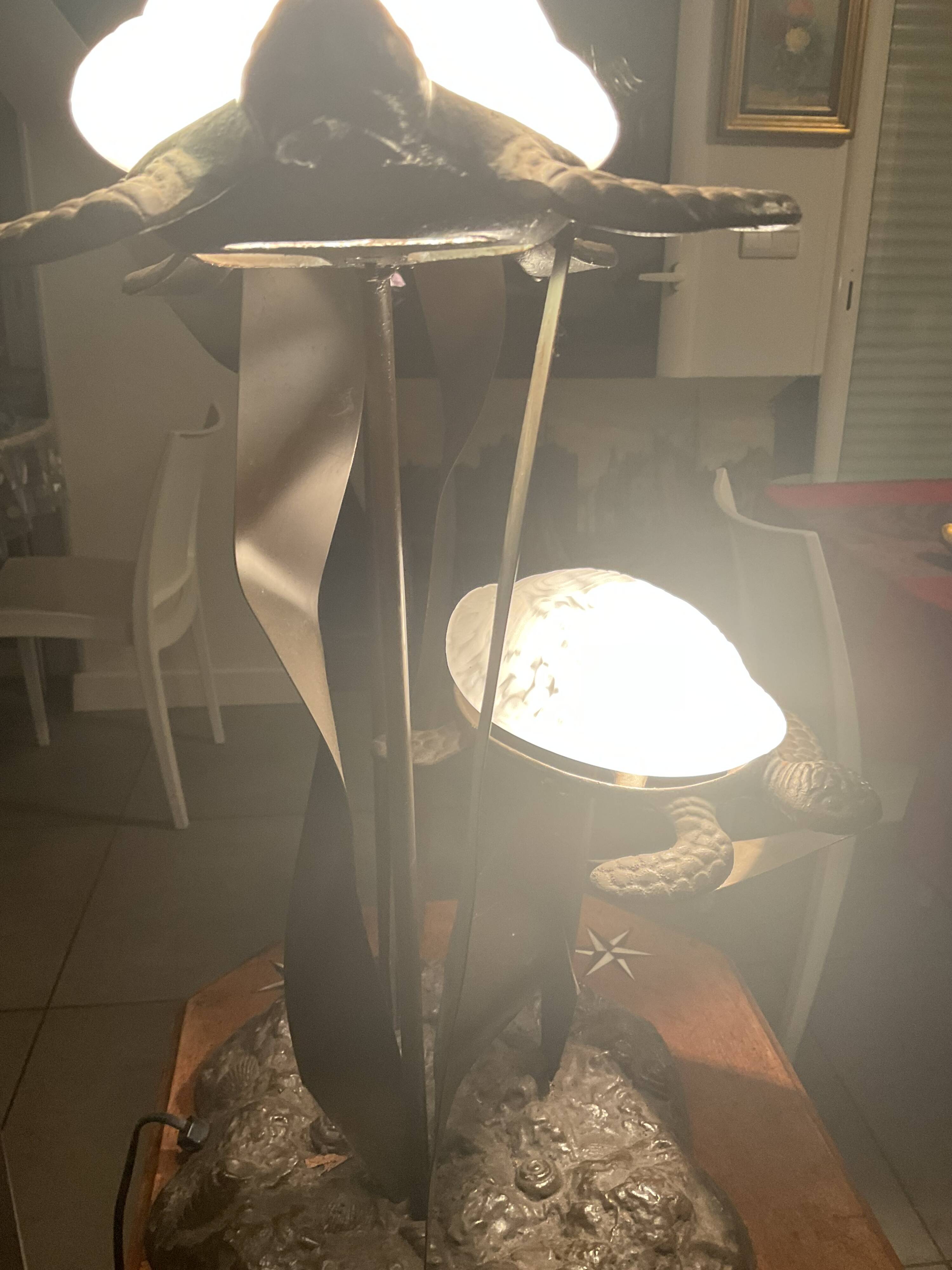 beautiful Art Deco lamp in excellent condition