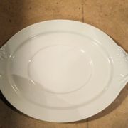 Plat ancien en porcelaine