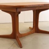 Oval Danish dining table extendable 'Kirkeby'