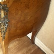 Commode galbée marquetée style Louis XV – plateau marbre- 19 e siècle