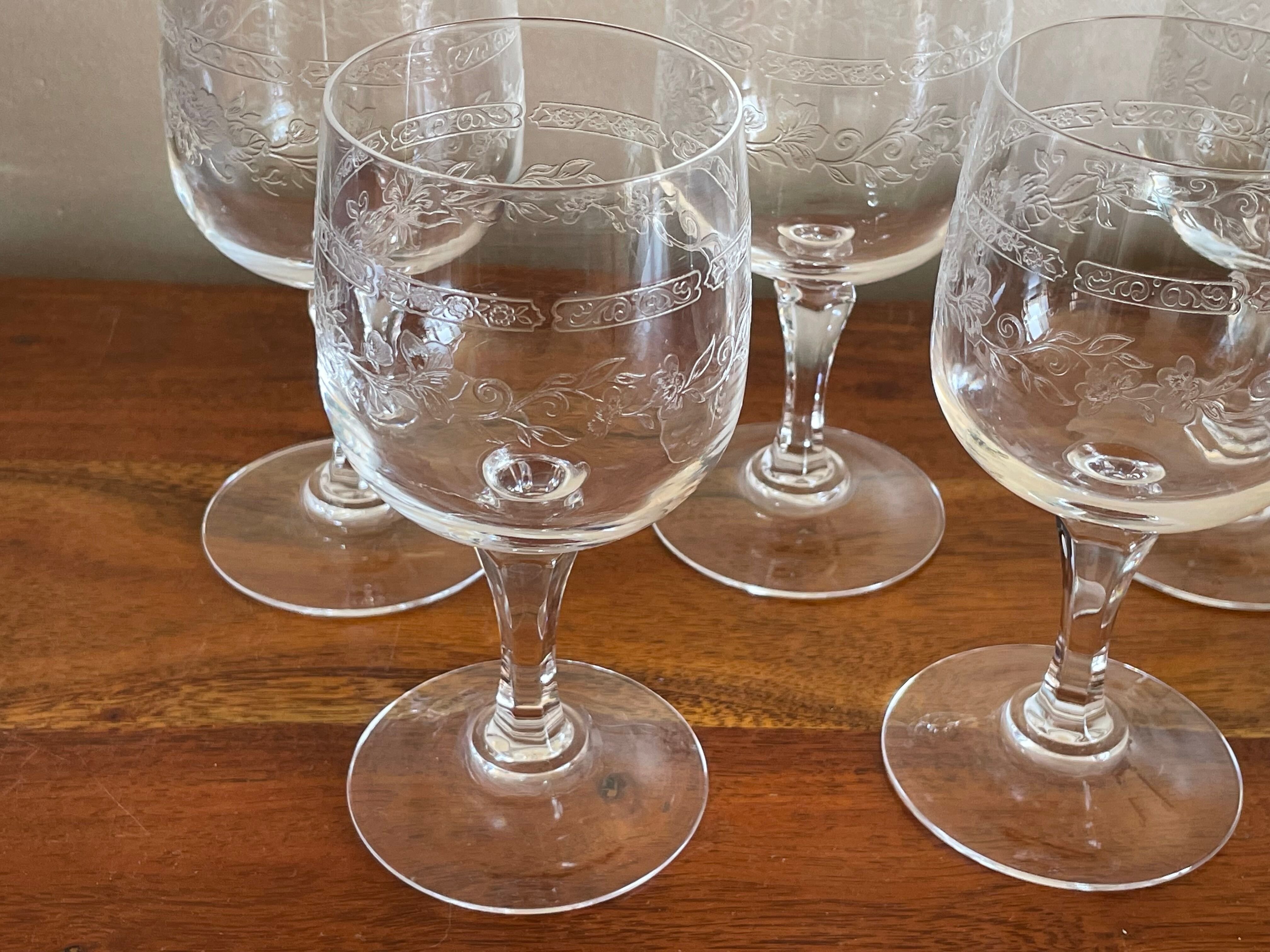 5 glasses with crystal legs decoration flowers