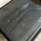 Table mignonne noir en chaîne avec couverture en zinc années 1900