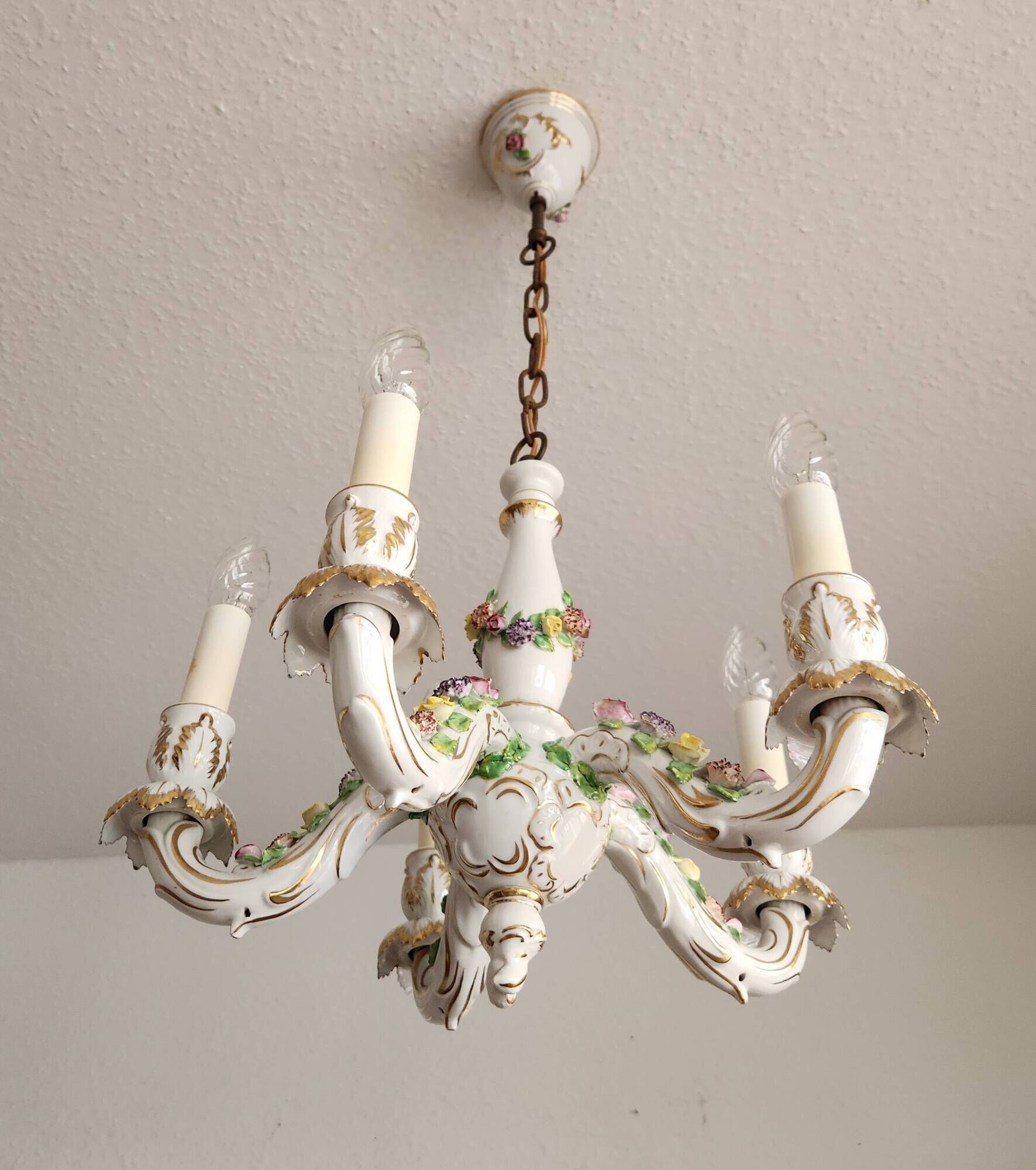 Handgeformt vergoldet vintage Porzellan Kronleuchter Capodimonte 1960er