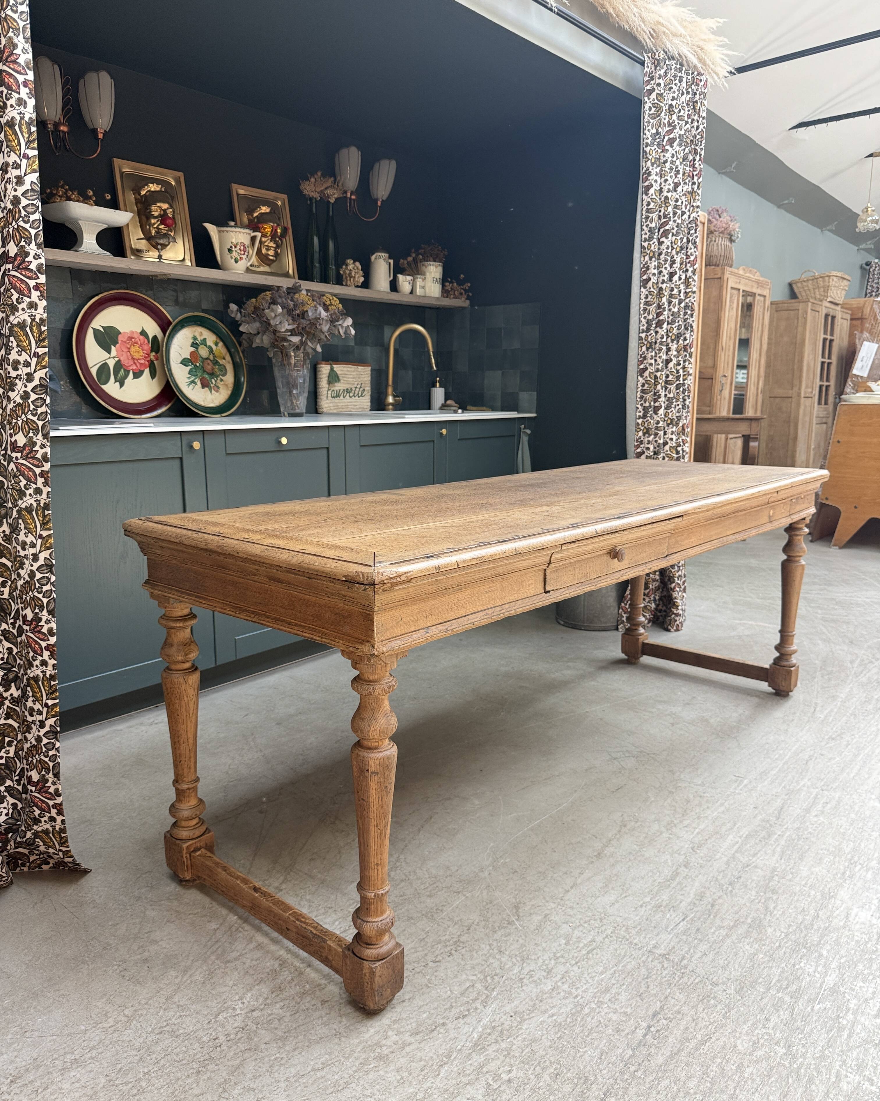 Farm table with turned legs in oak (renovated)
