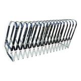 Expandable metal magazine rack