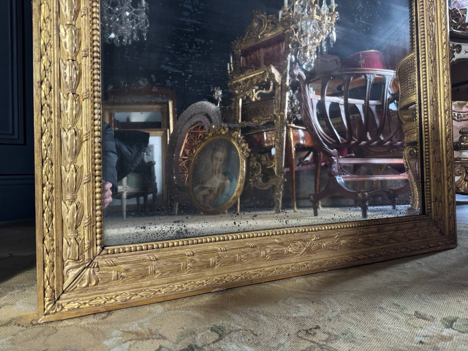Paire De Miroirs Du Début Du XIXe En Bois Doré De Style Louis XVI