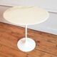Table d’appoint en marbre de carrare conçue par Eero Saarinen Knoll