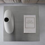 Table d'appoint Veliento "Silent Cube" en acier inoxydable brossé