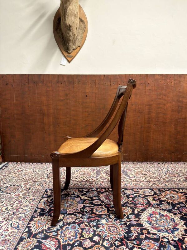 Bureau anglais classique avec chaise de bureau
