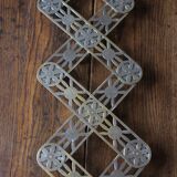 Folding metal trivia vintage flowers