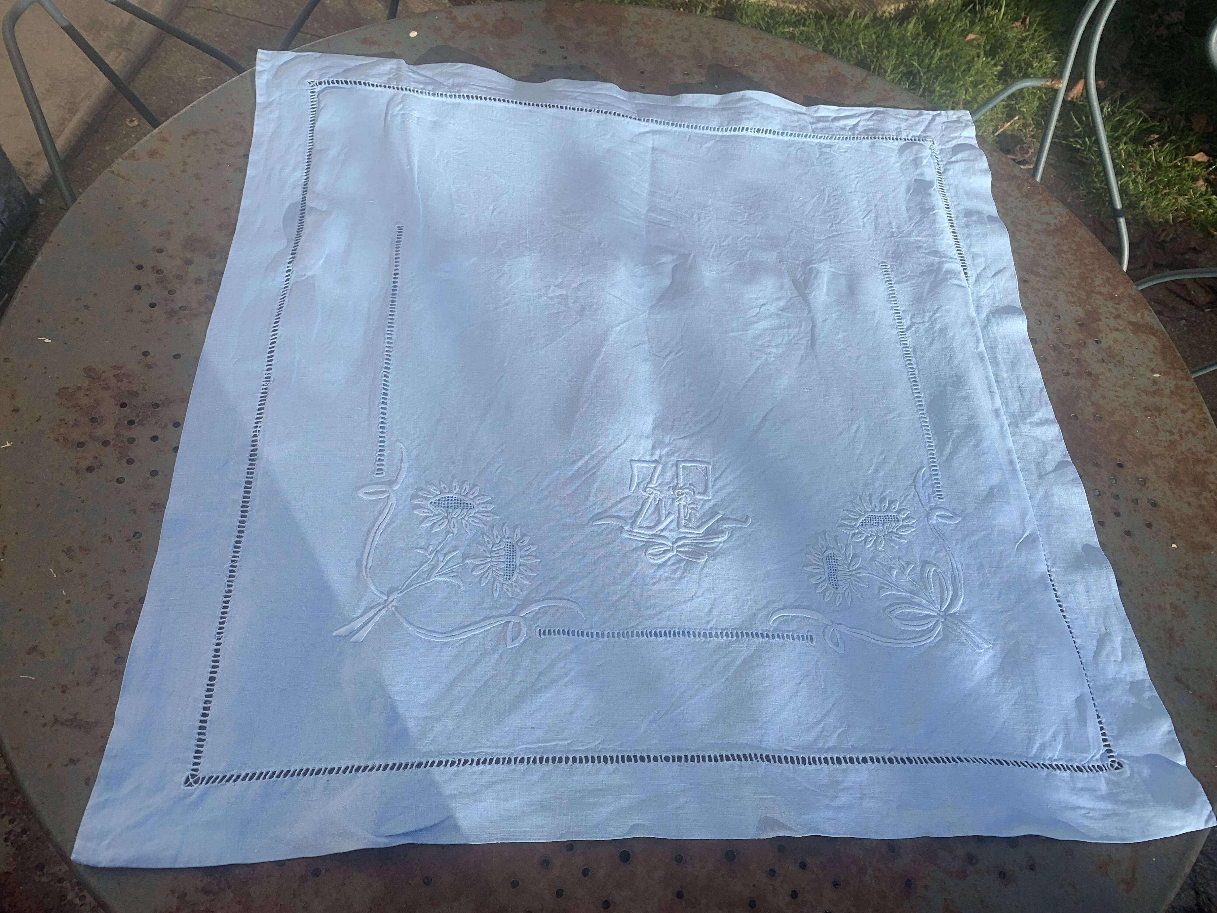 6 cotton and linen napkins, pastel blue, embroidered, OG monograms,