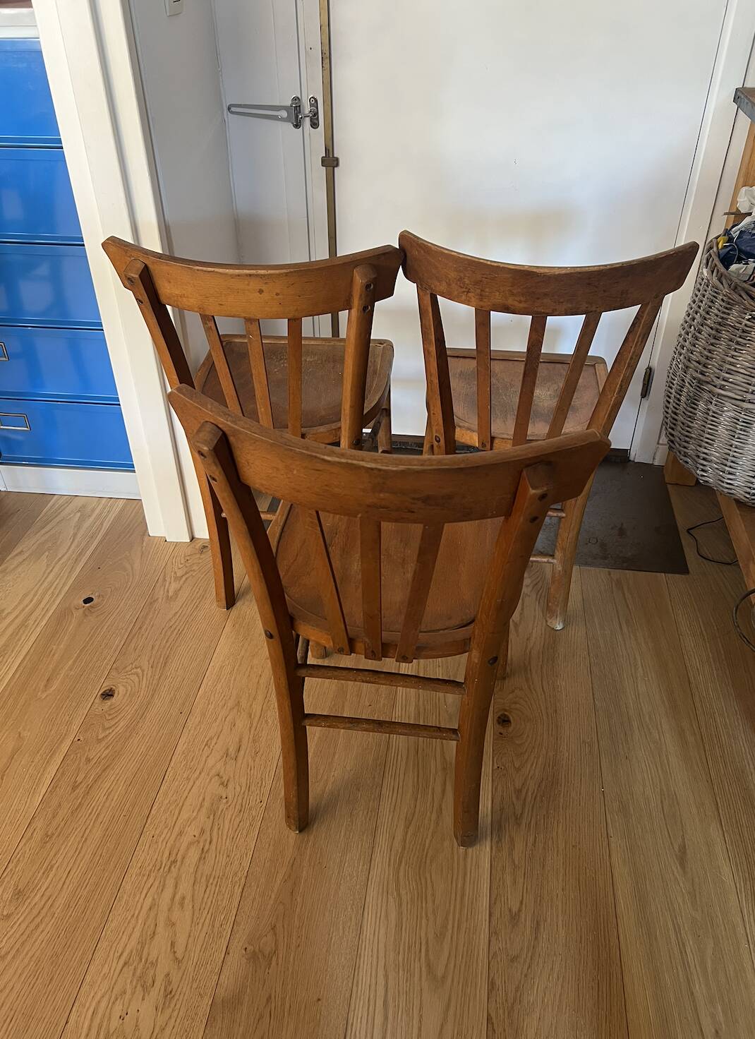 Suite de 3 chaises bistrot (bois)