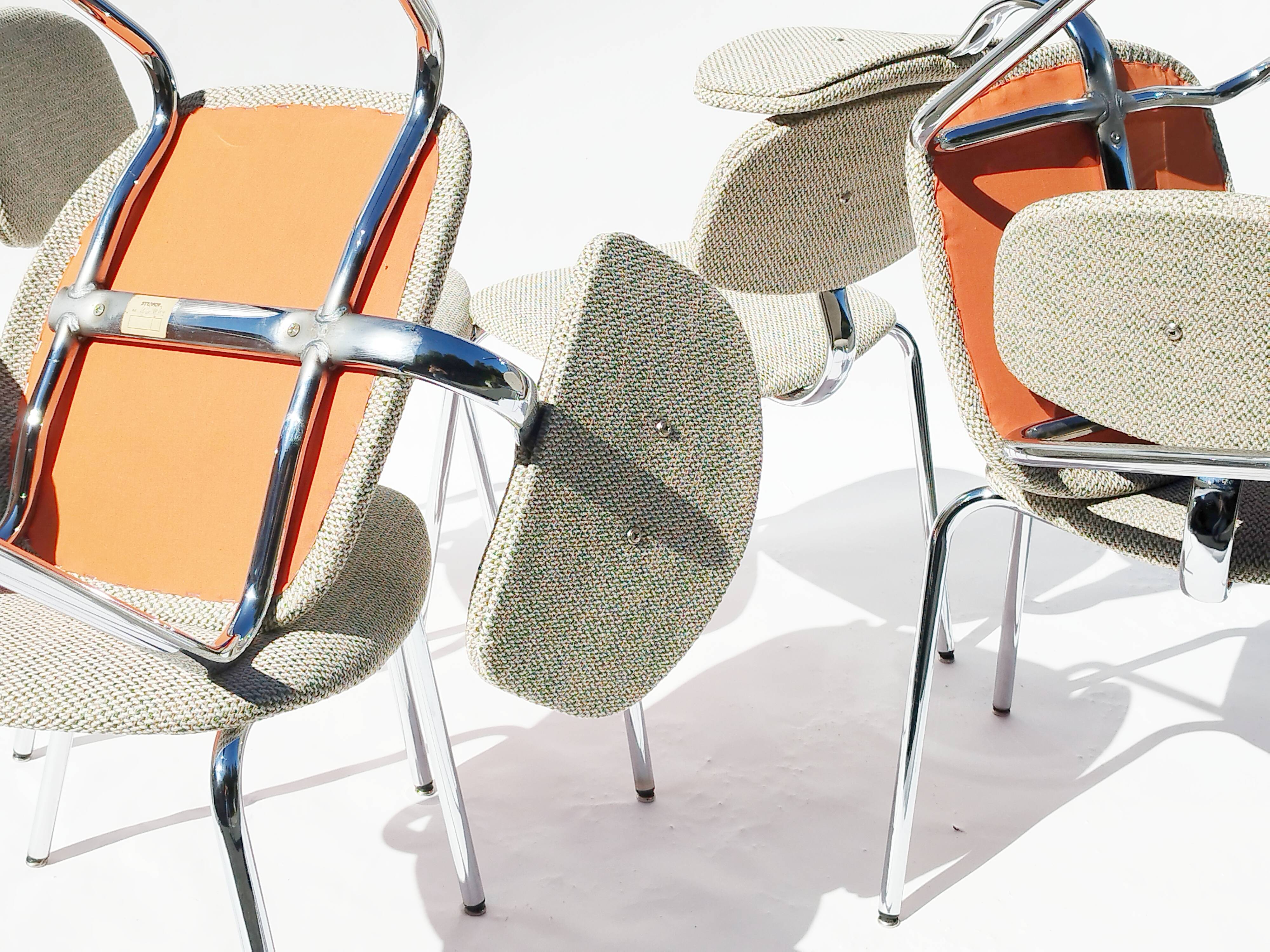 Chaises chrome design Français par Pierre Paulin