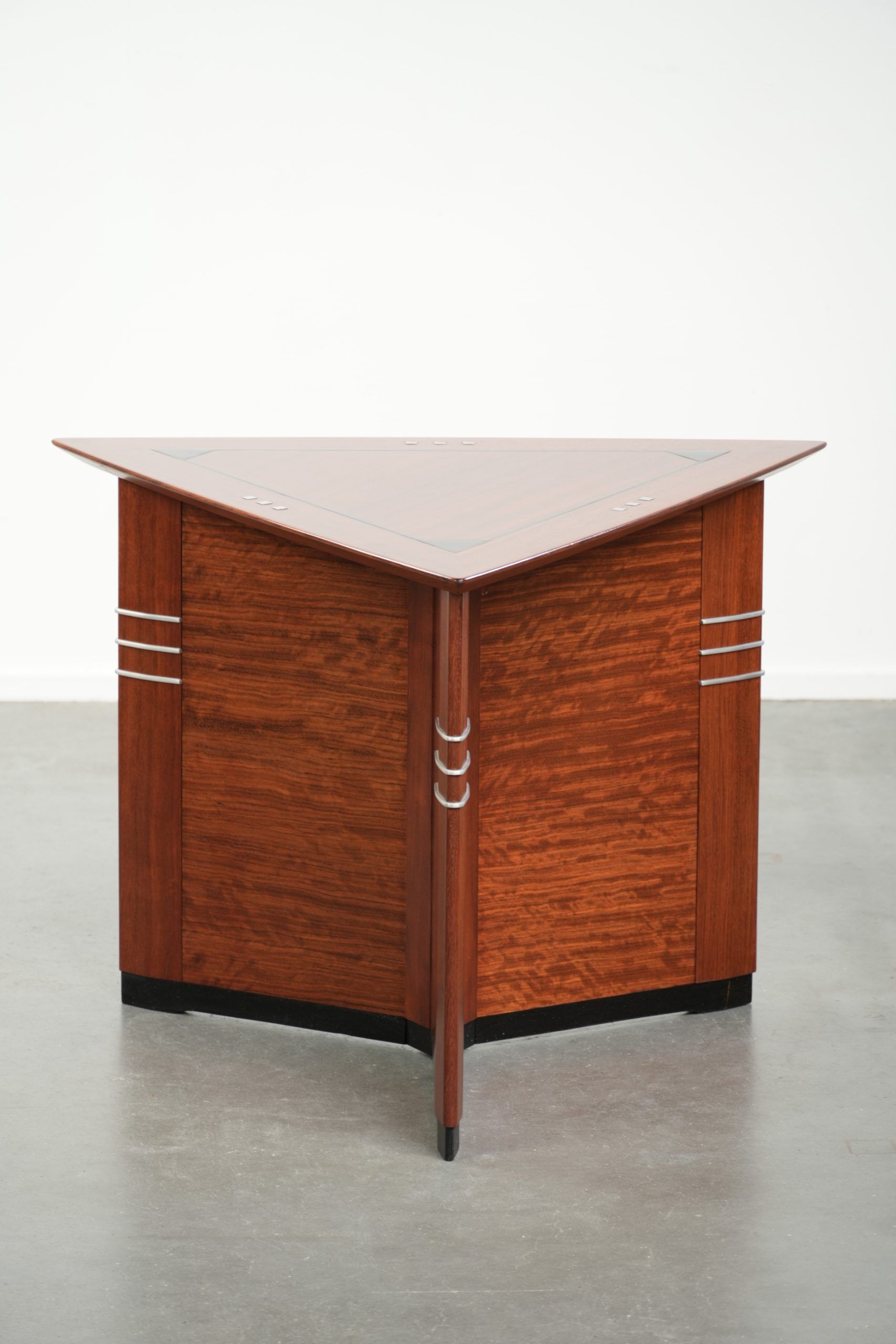 Table d'appoint, café Art Déco de forme triangulaire