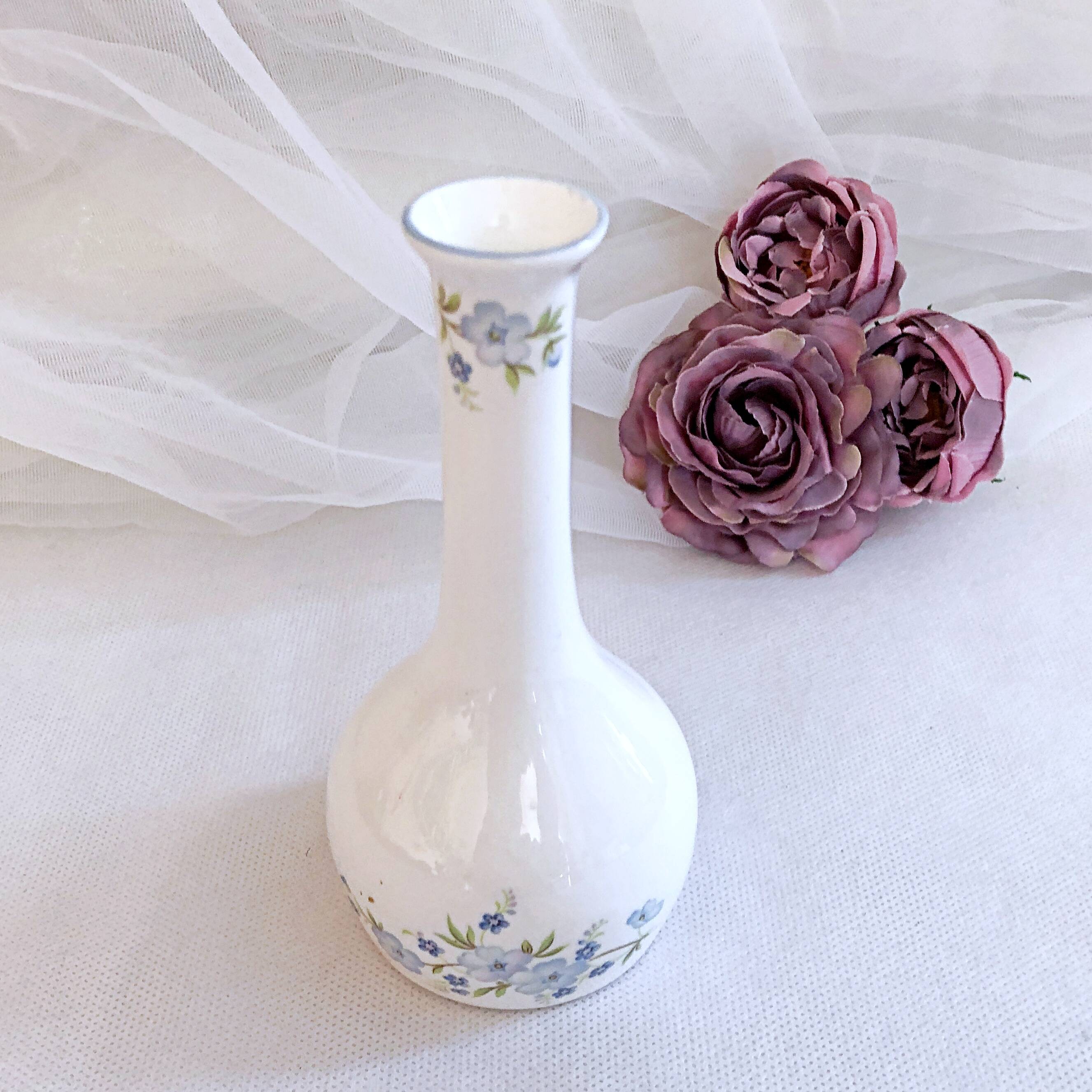 Fine porcelain soliflore vase with floral decoration England Staffordshire