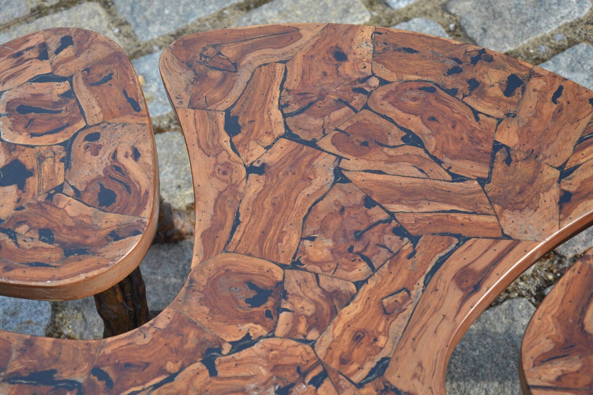 Modular coffee table in vine shoot marquetry.