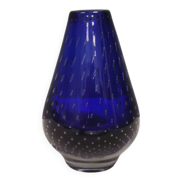 Vase en verre artistique bleu cobalt avec des 'bulles' Norvège 1960-70s