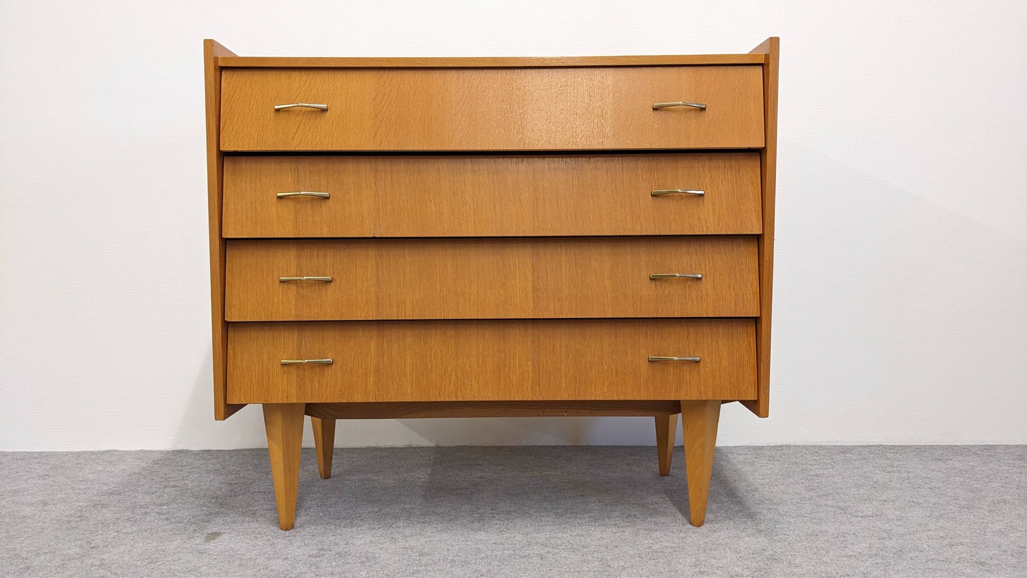 4-drawer chest of drawers in blond oak from the 50s/60s