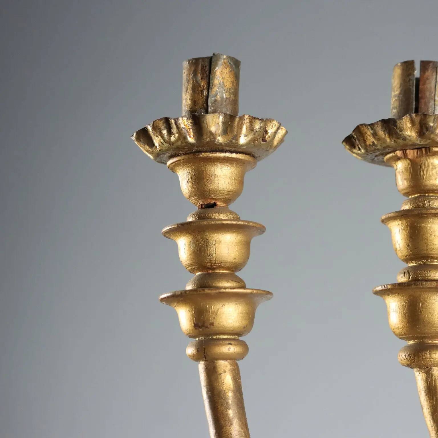 Antique gilded wooden candelabrum with 7 arms, 19th-20th century.