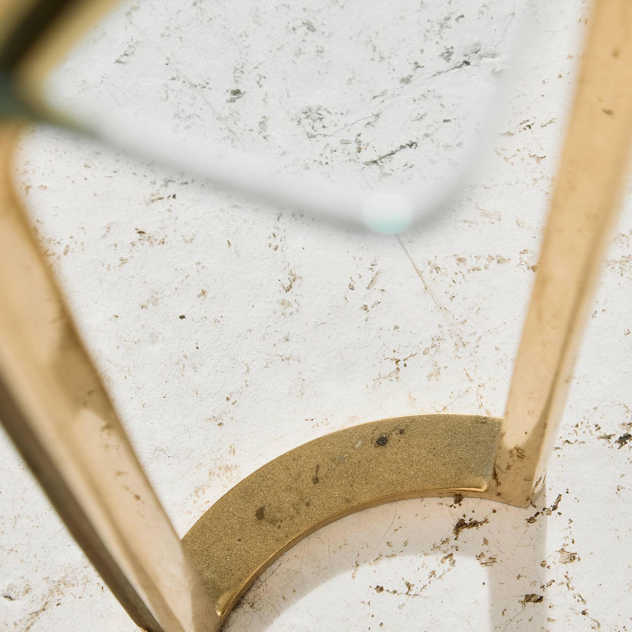 Table basse en laiton et verre